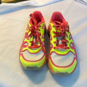 Under Armour sneakers 👟